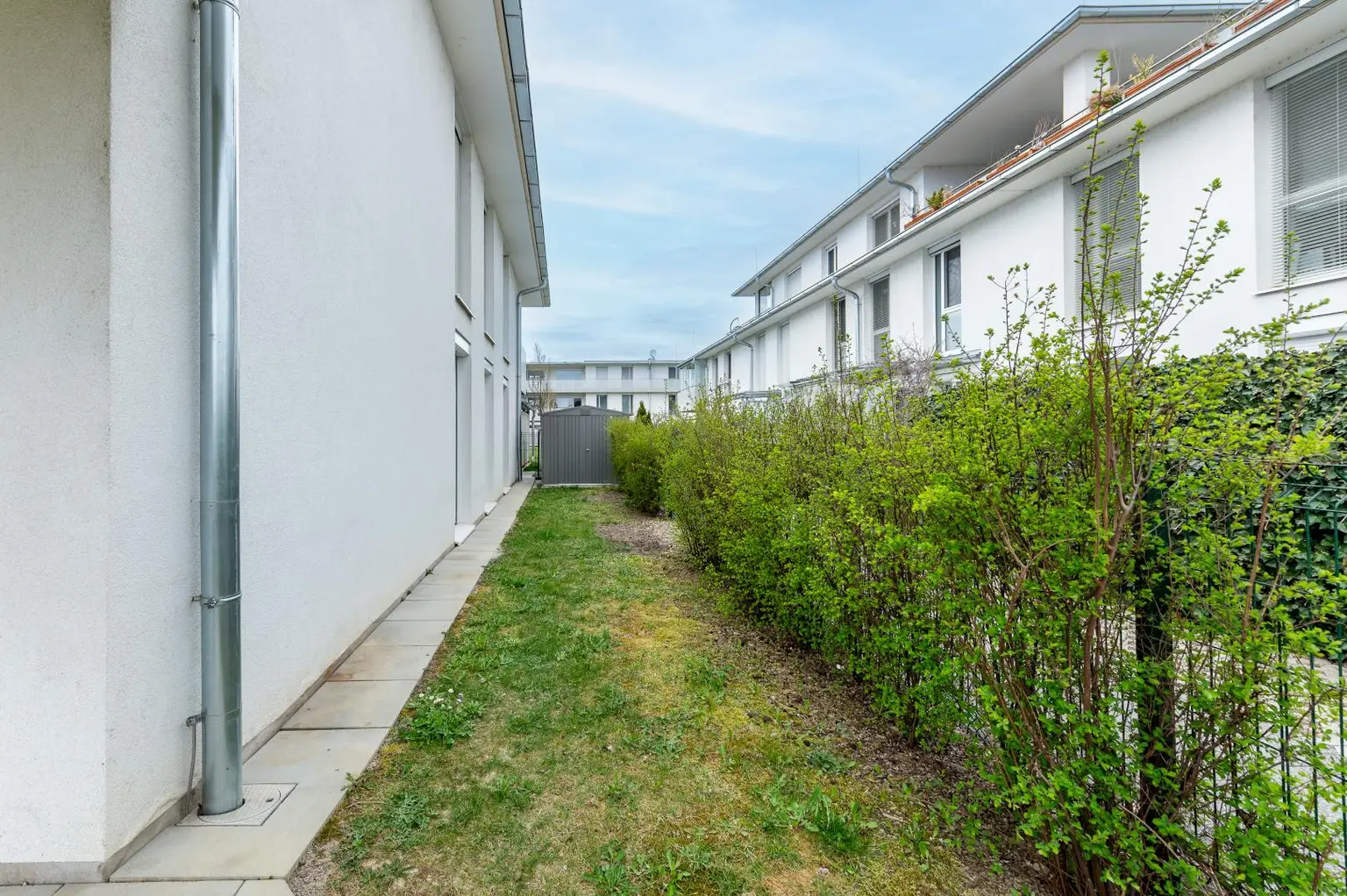 Garten mit Gartenhütte