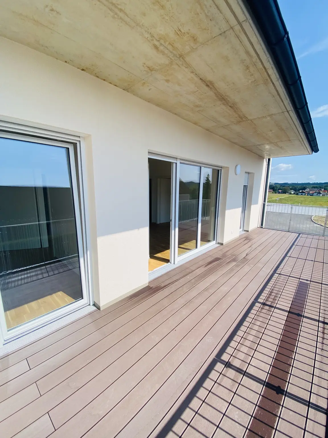 4 Zimmer-Balkonwohnung mit traumhaftem Balkon und 2 Tiefgaragenparkplätzen in spitzen Lage in Kalsdorf