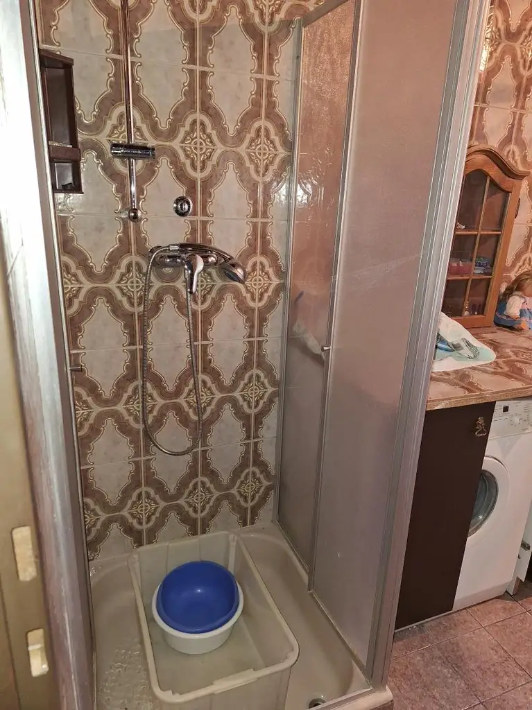 Absolut ruhig gelegen Villa mit überdachtem Pool, direkt am Waldrand auf 2.003 m² Grundstück.