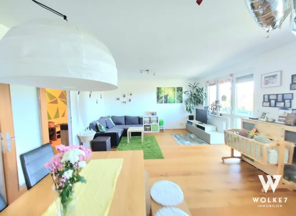 Großzügige Wohnung am Stadtrand mit sonniger Loggia und herrlichem Ausblick! | 4-Zimmer möglich | Thermisch saniert