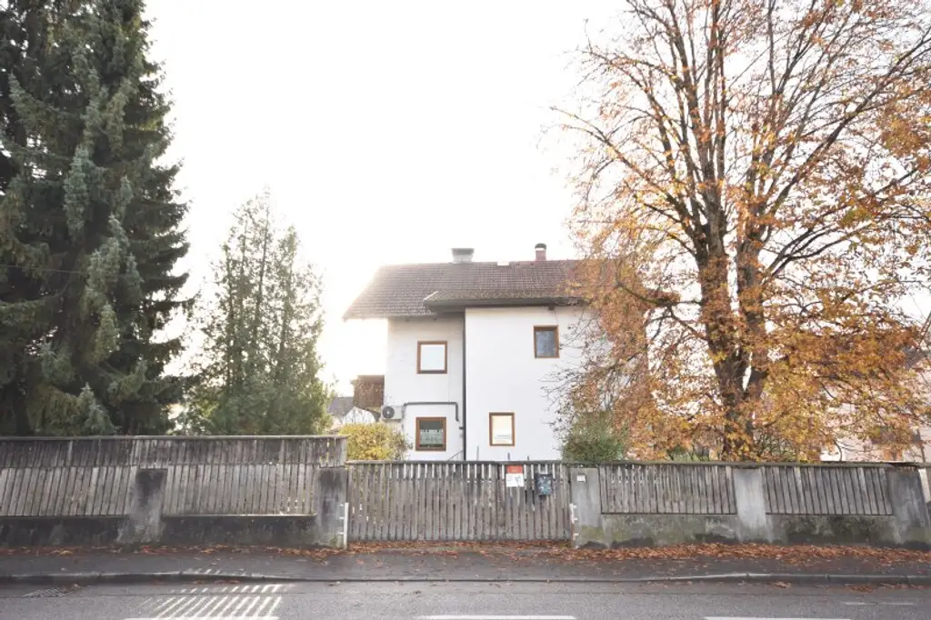 "BERGHEIM - Großes renovierungsbedürftiges 2-3 Familienhaus mit Lager und Doppelgarage"