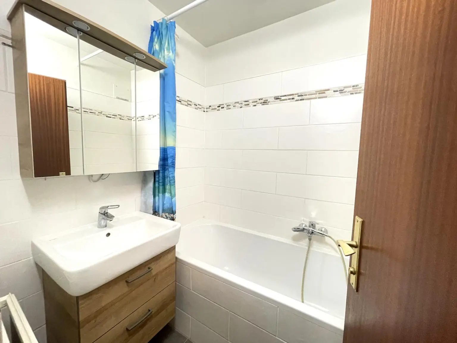 3-Zimmer-Loggia-Wohnung in U1-Nähe