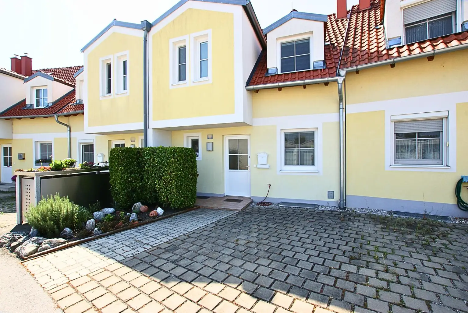 FUNKELNDES JUWEL! Wunderschönes Reihenhaus in Top Zustand!