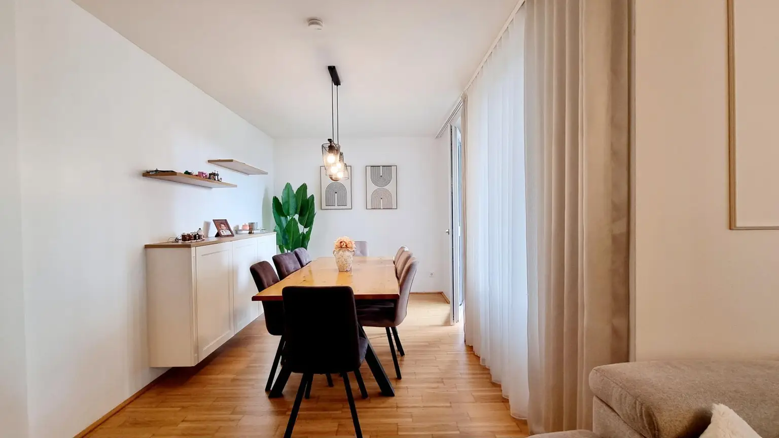 Esszimmer mit Terrasse