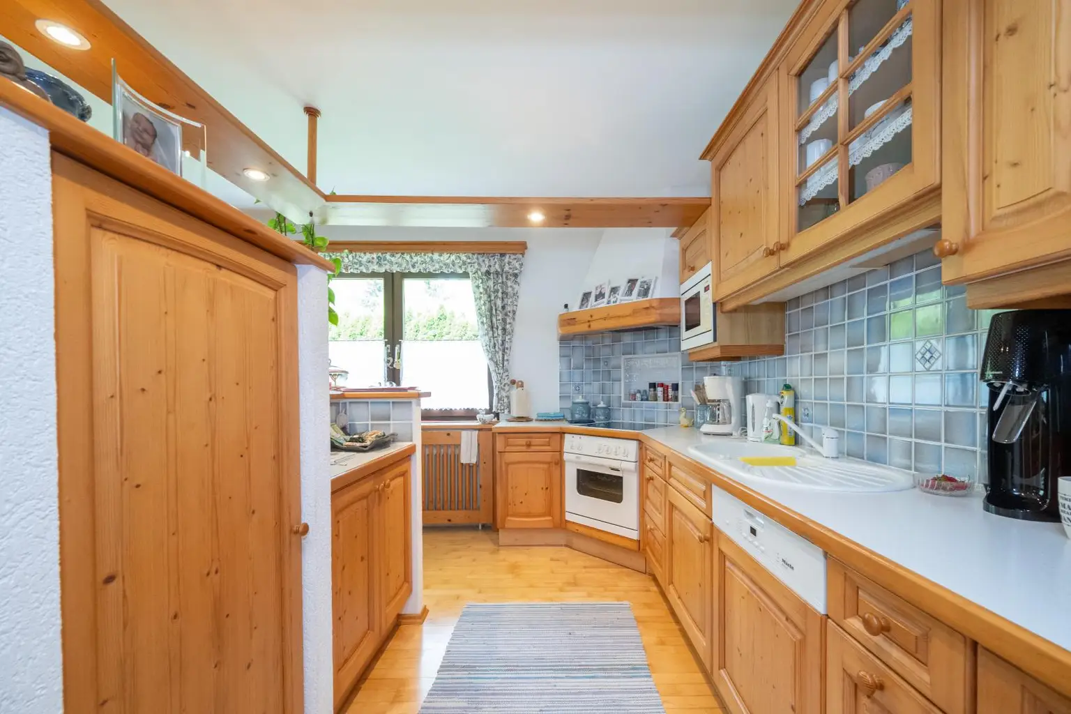 WOHNEN IM GRÜNEN – 242 m² WOHN-NUTZFLÄCHE – 3.903 m² GRUNDSTÜCK! Charmantes Einfamilienhaus voller Potenzial und zahlreicher Gestaltungsmöglichkeiten!
