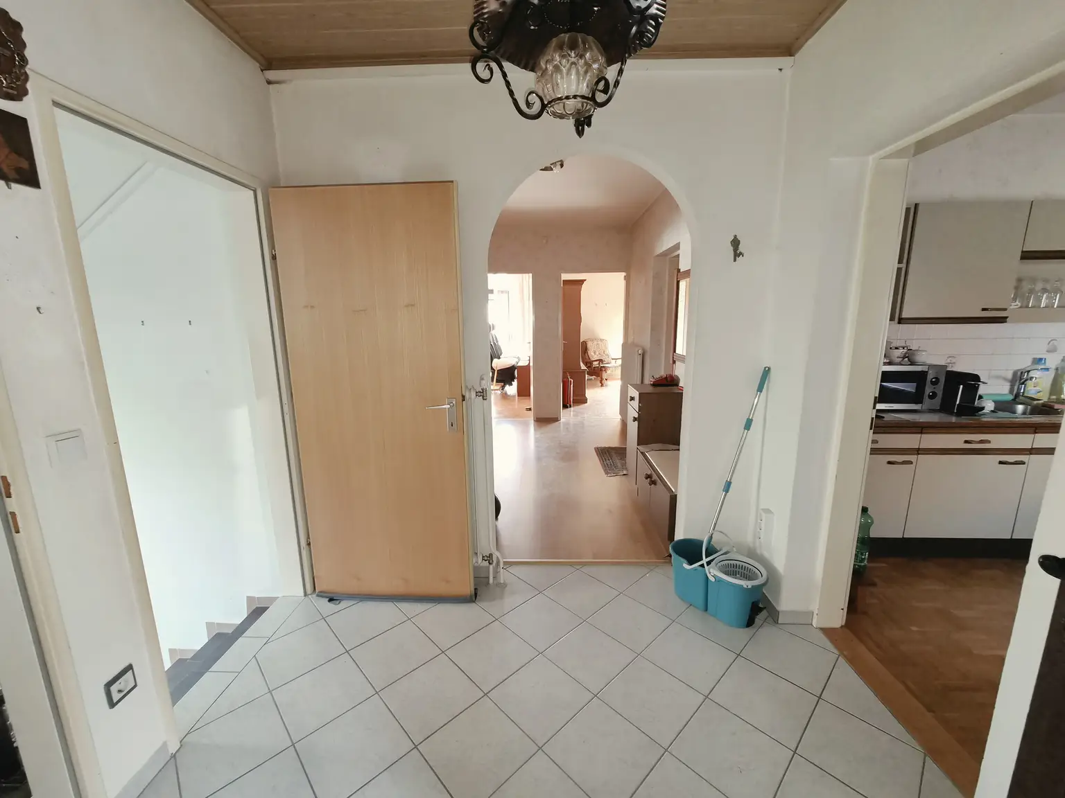 Zweifamilienhaus mit Pool am Waldesrand zu verkaufen!