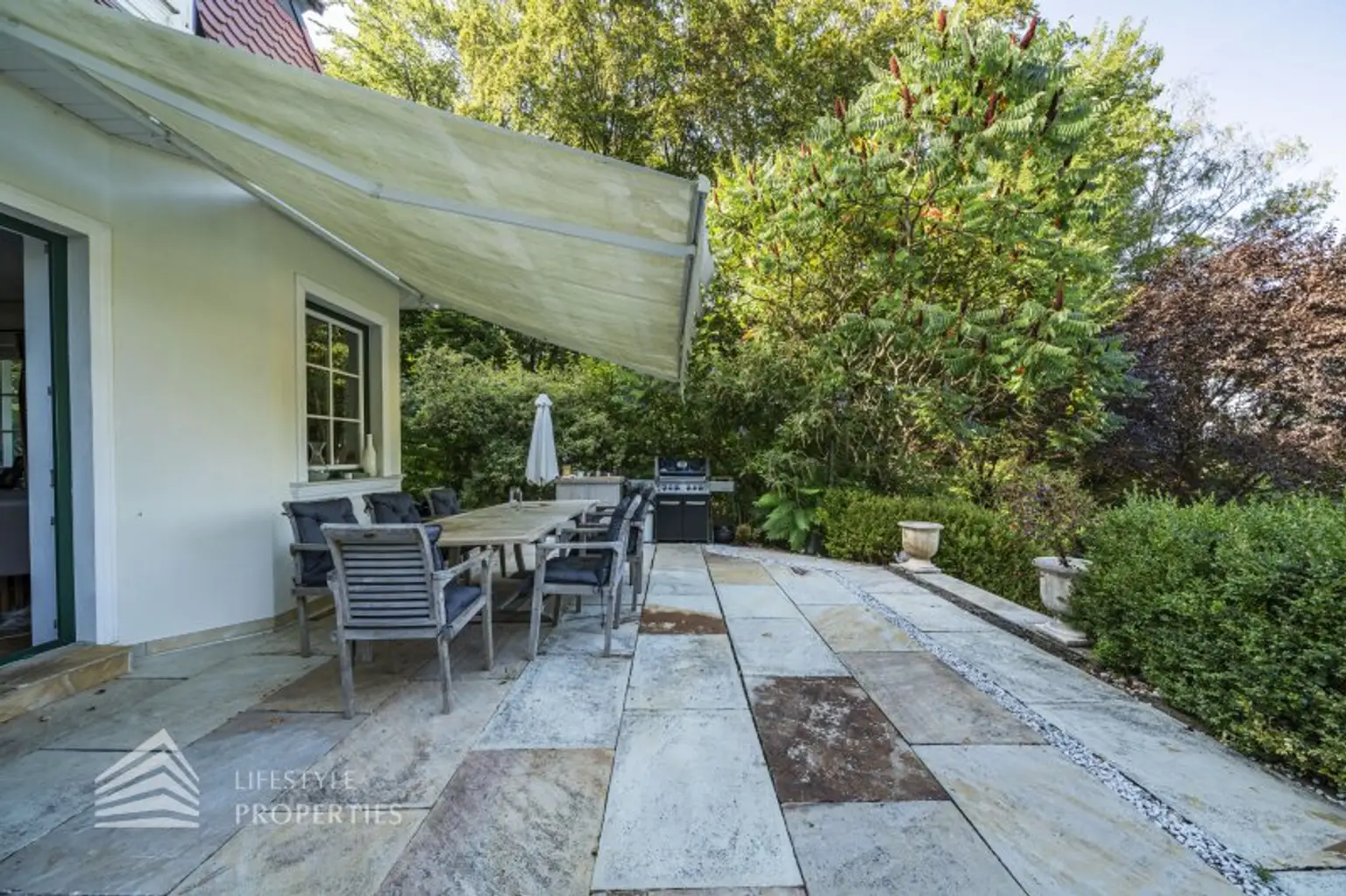 Wunderschöne Villa mit Pool und weitläufigem Grundstück, Nähe Pressbaum