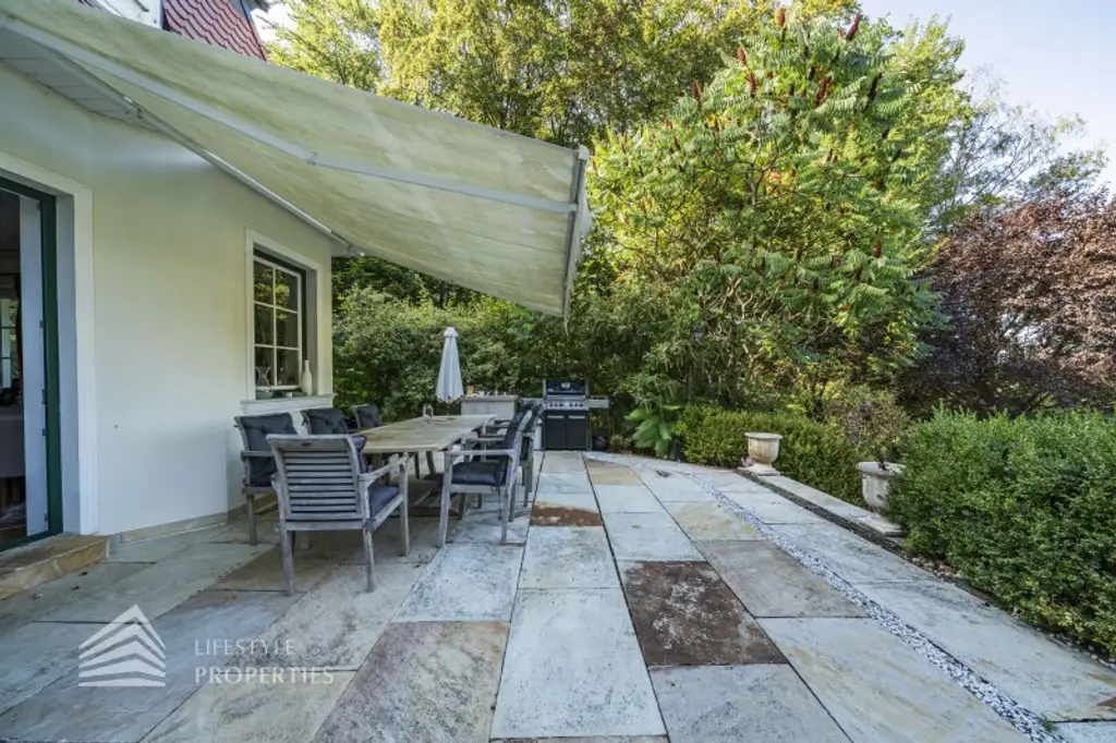 Wunderschöne Villa mit Pool und weitläufigem Grundstück, Nähe Pressbaum