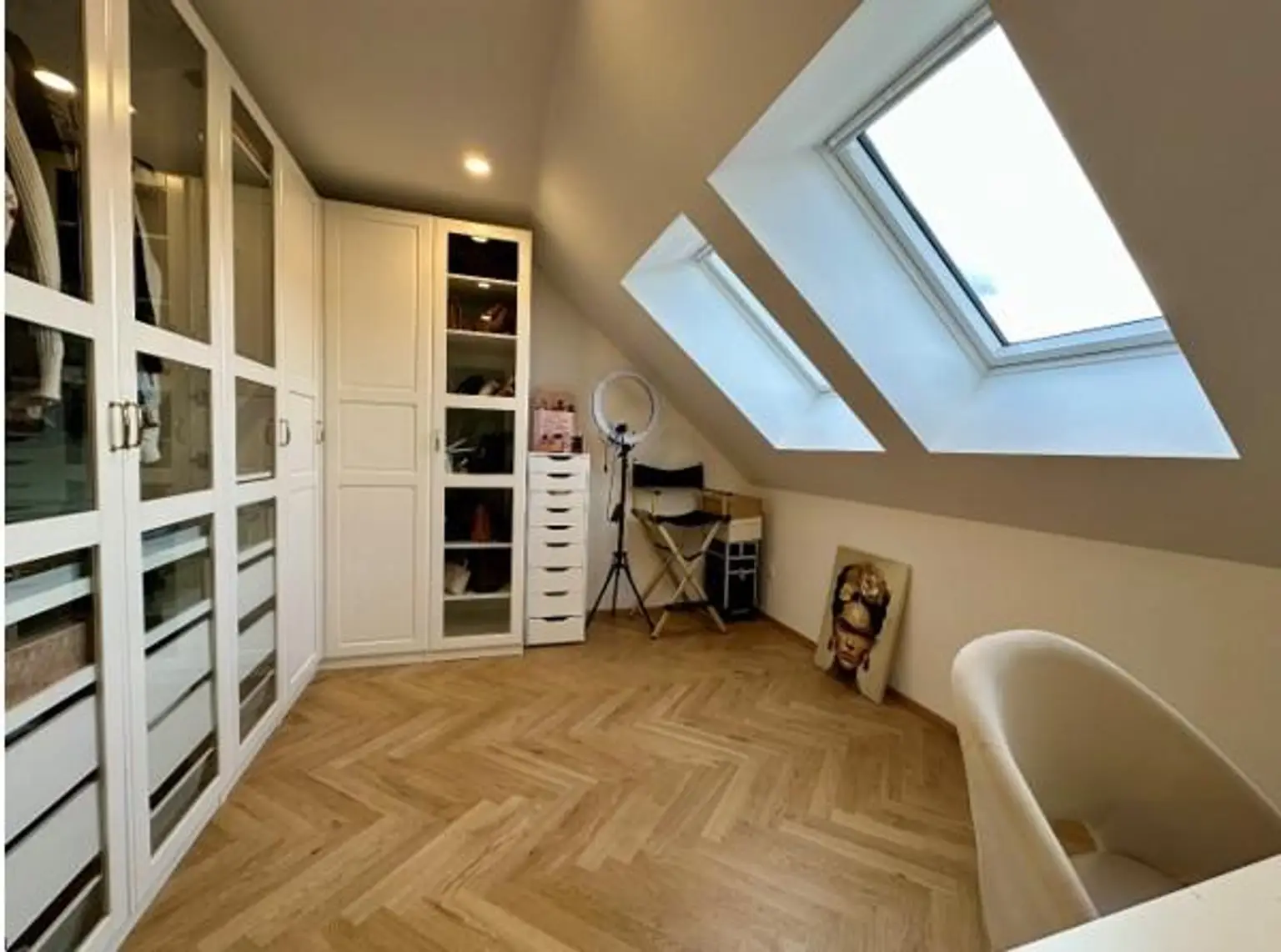 Objekt 1 - Zimmer mit Schrankraum