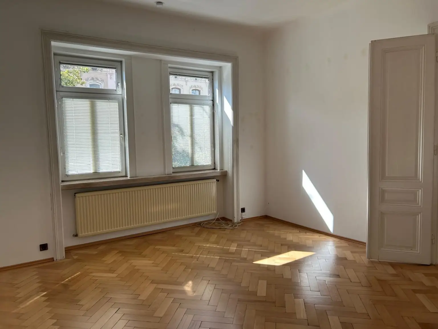 DREI ZIMMER -  ALTBAUWOHNUNG NÄHE STADTHALLE!    WG-HIT!
