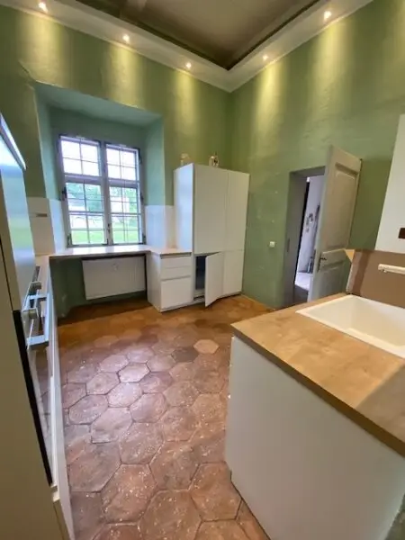 Traumhafte Gartenwohnung in Ebergassing: 140m² gepflegt mit Einbauküche und Badewanne!