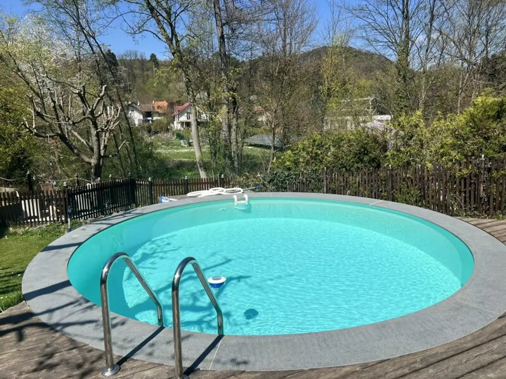 Familienhit mit Charme zum Toppreis (!) - gut geschnittene Doppelhaushälfte mit Garten & Pool in Gaaden