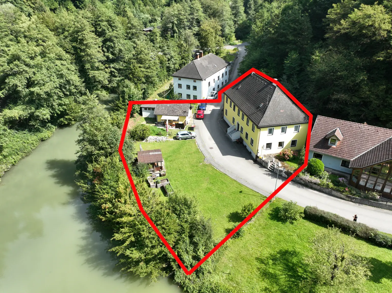 Großes Haus mit Garten an der Yspermündung