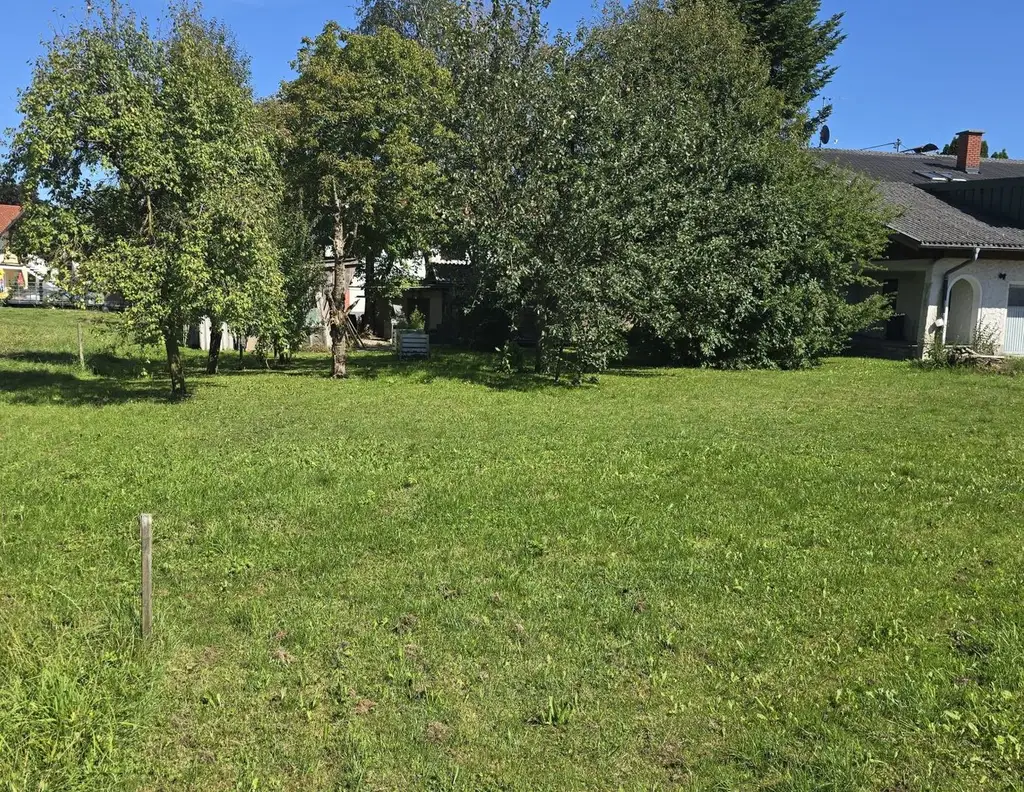 Attraktives Baugrundstück für Ihr Eigenheim oder als Geldparkplatz !