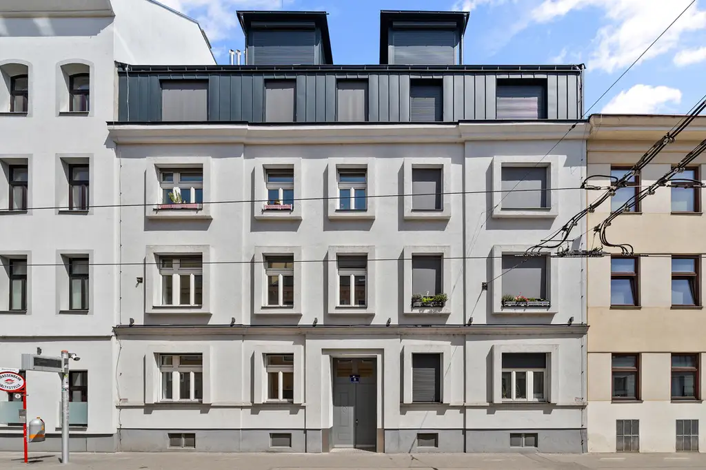 Hochwertig sanierte Altbauwohnung mit Freifläche