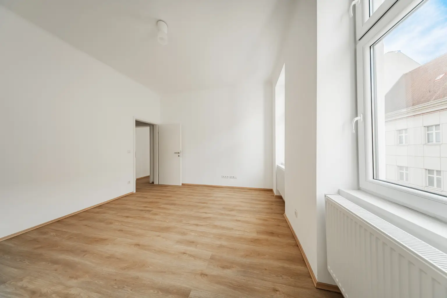 Helle, bezugsfertige 2-Zimmer-Wohnung mit moderner Küche und großem Bad!