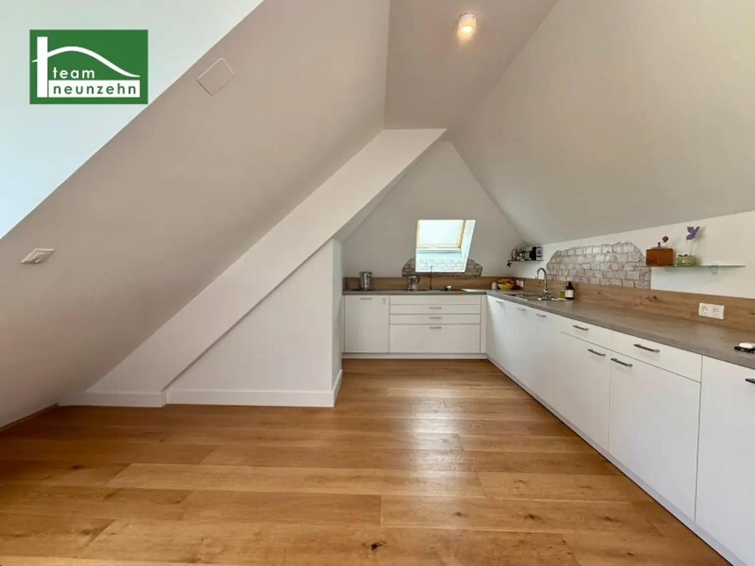 Maisonette mit Flair: 3-Zimmer-Wohnung mit Balkon & Dachterrasse in 1130 Wien!
