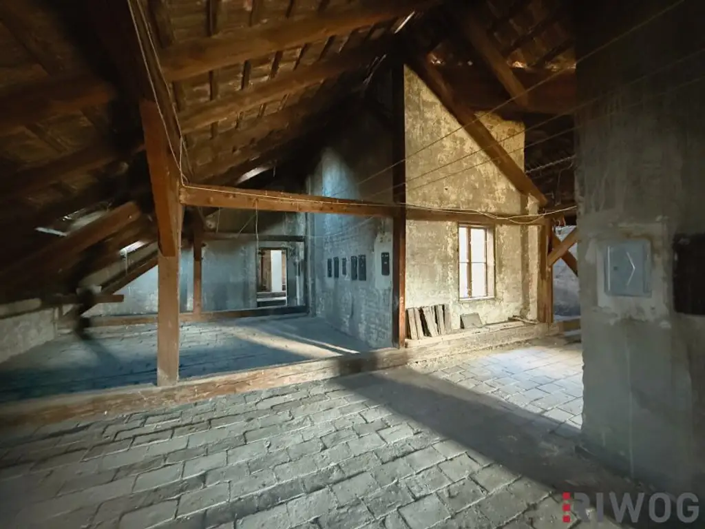 Baubewilligter Rohdachboden nahe U3