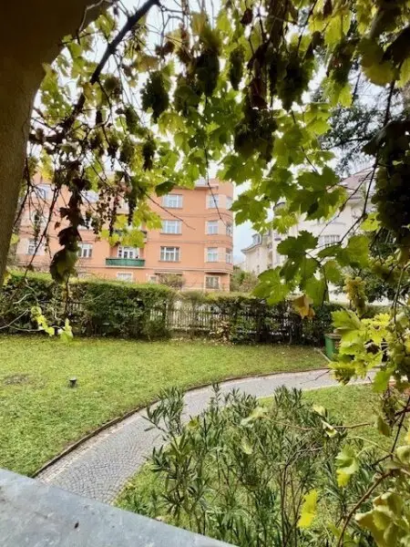 Gersthof /Pötzleinsdorf - charmante Altbauwohnung, 94m2 mit Balkon, Grünblick & Gartenidylle mitten in der Stadt!