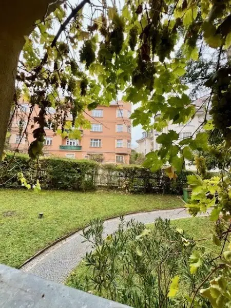 Gersthof /Pötzleinsdorf - charmante Altbauwohnung, 94m2 mit Balkon, Grünblick & Gartenidylle mitten in der Stadt!