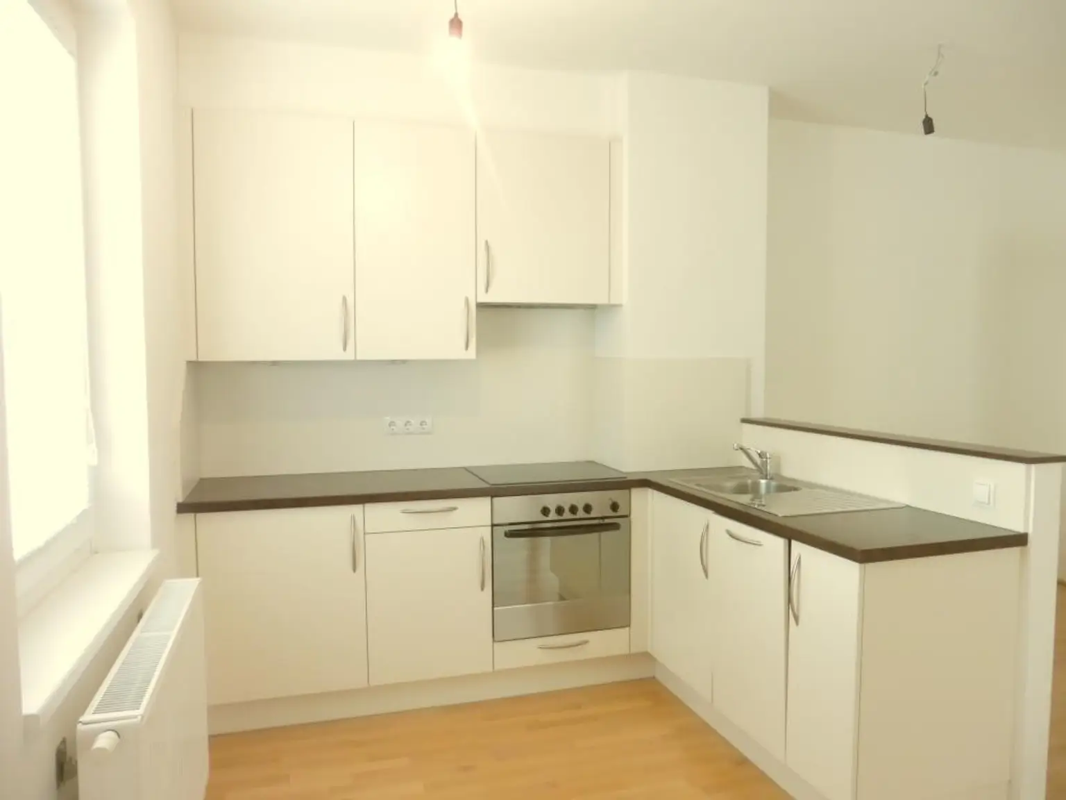 Ruhige Neubauwohnung - modern ausgestattet - großer Balkon - Nähe U4