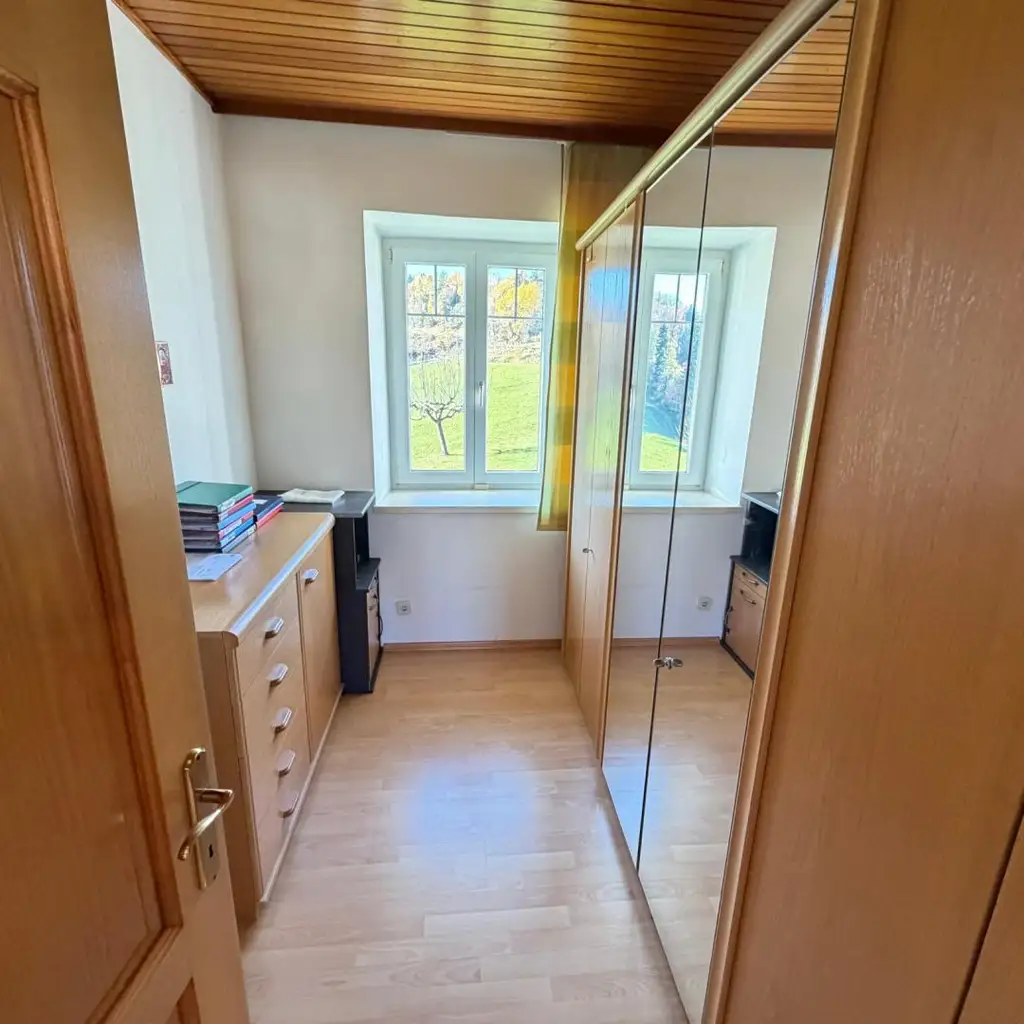 Wohnen in Aussichtslage mitten in der Natur auf  8 Ha. Grund, ehemalige Hofstelle!