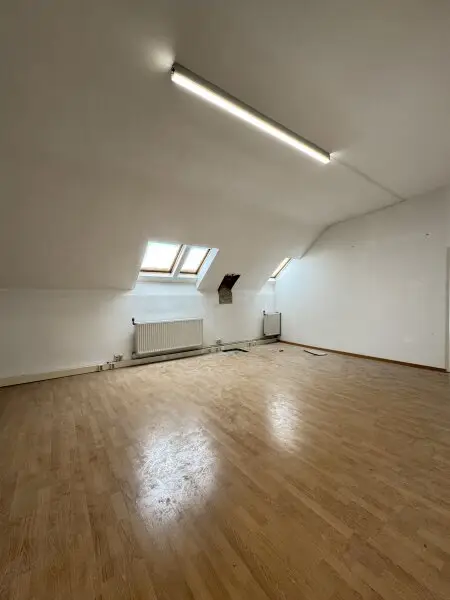 Gewerbeimmobilie in Bestlage mit Stellplatz– Ideal für Büro oder Praxis