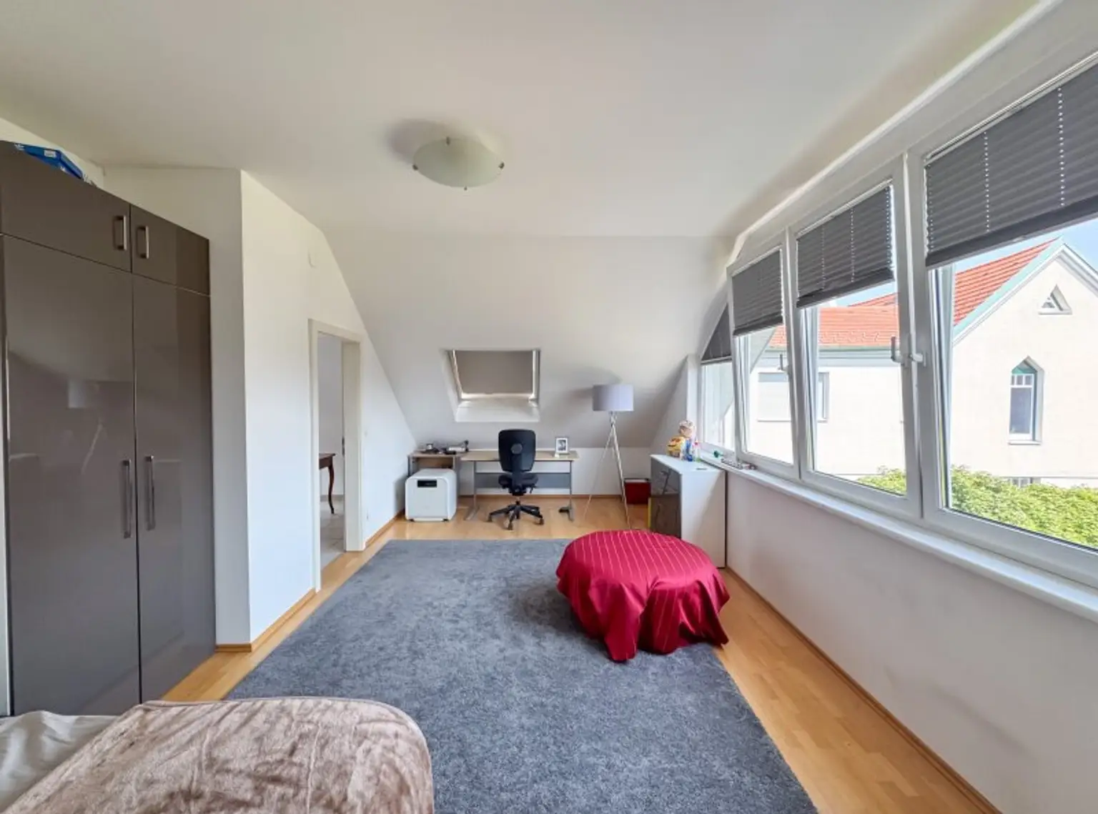 Einfamilienhaus mit Pool, Sauna & Wohnkeller auf Eigengrund in Toplage von Baden bei Wien