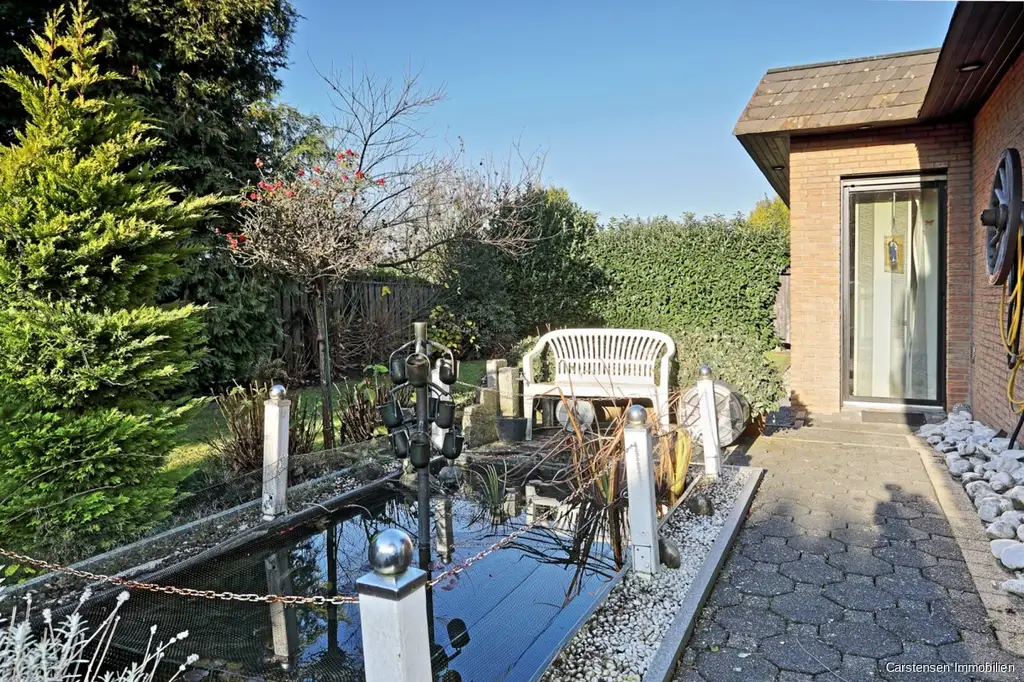 AUTHENTISCH ... GROßZÜGIG ... GEPFLEGT - BUNGALOW MIT CHARAKTER UND DETAILS, DIE BEGEISTERN