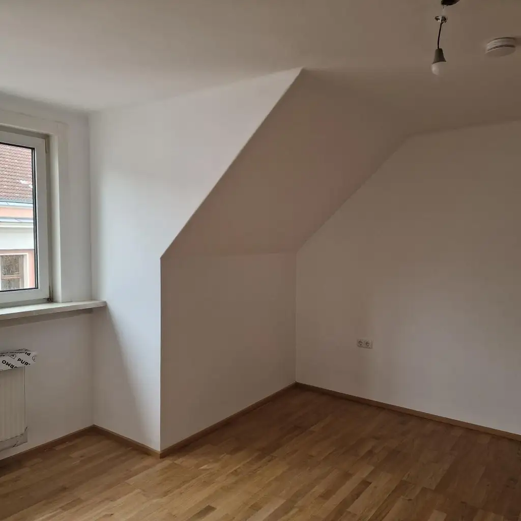 Sanierte 2,5-Zimmer-Wohnung mit neuwertiger Küche!