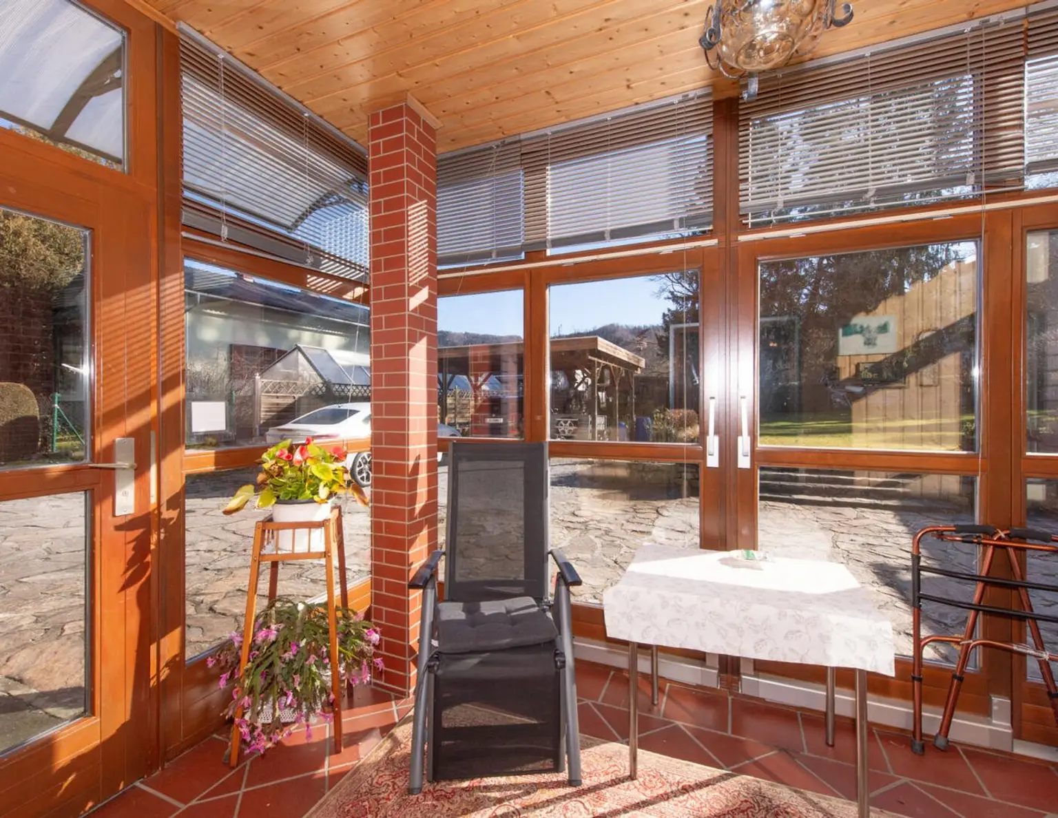 Großzügiges Einfamilienhaus mit viel Platz, hohem Potenzial und hoher Bebauungsdichte - Ideal für Familien oder Investoren