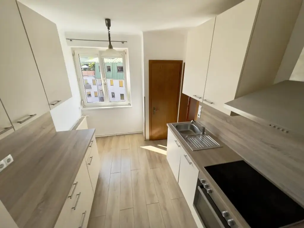 Hofseitige Balkonwohnung mit Bergblick!