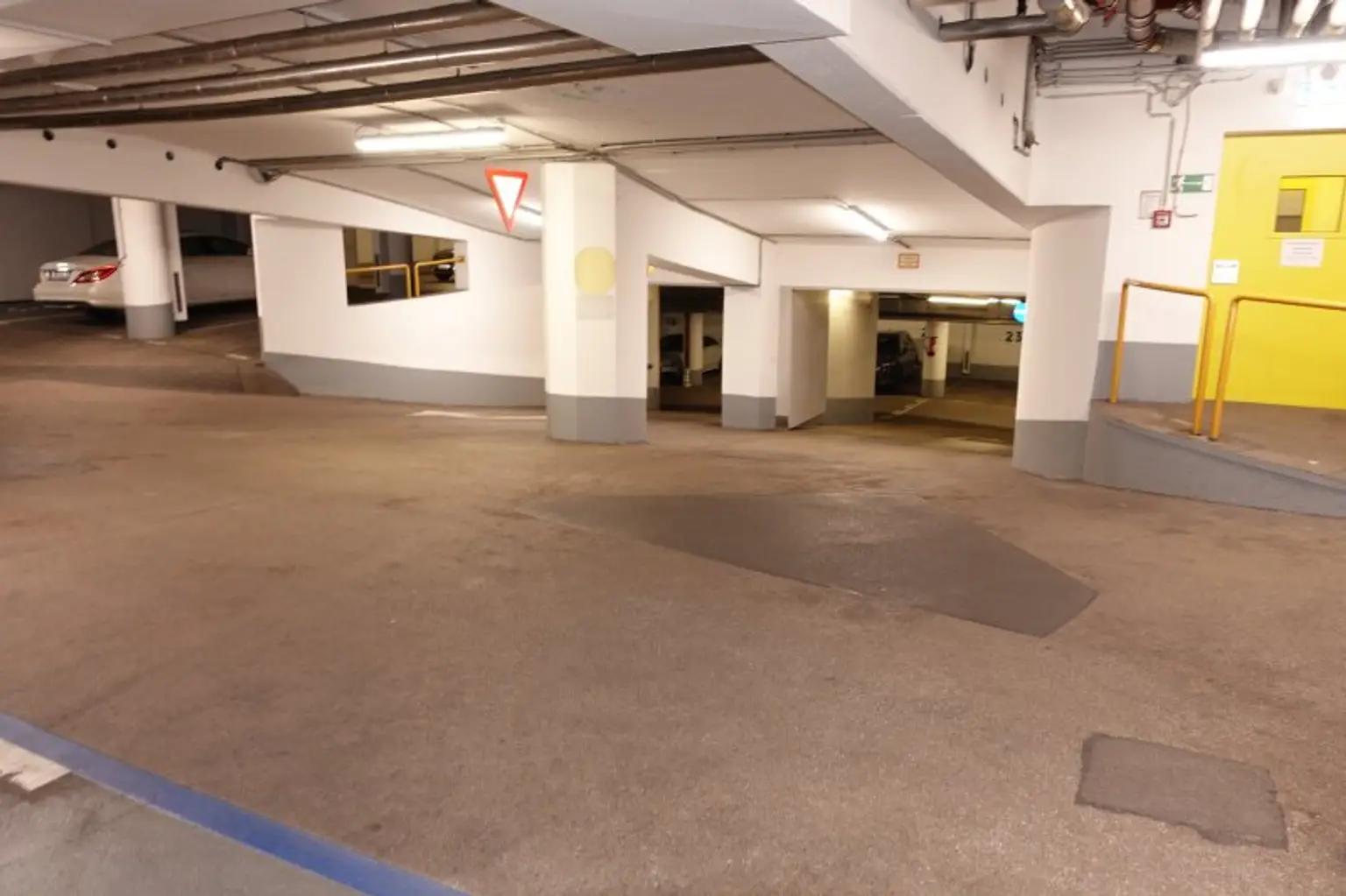 Garagenplätze gleich bei U4/U6 Längenfelgasse