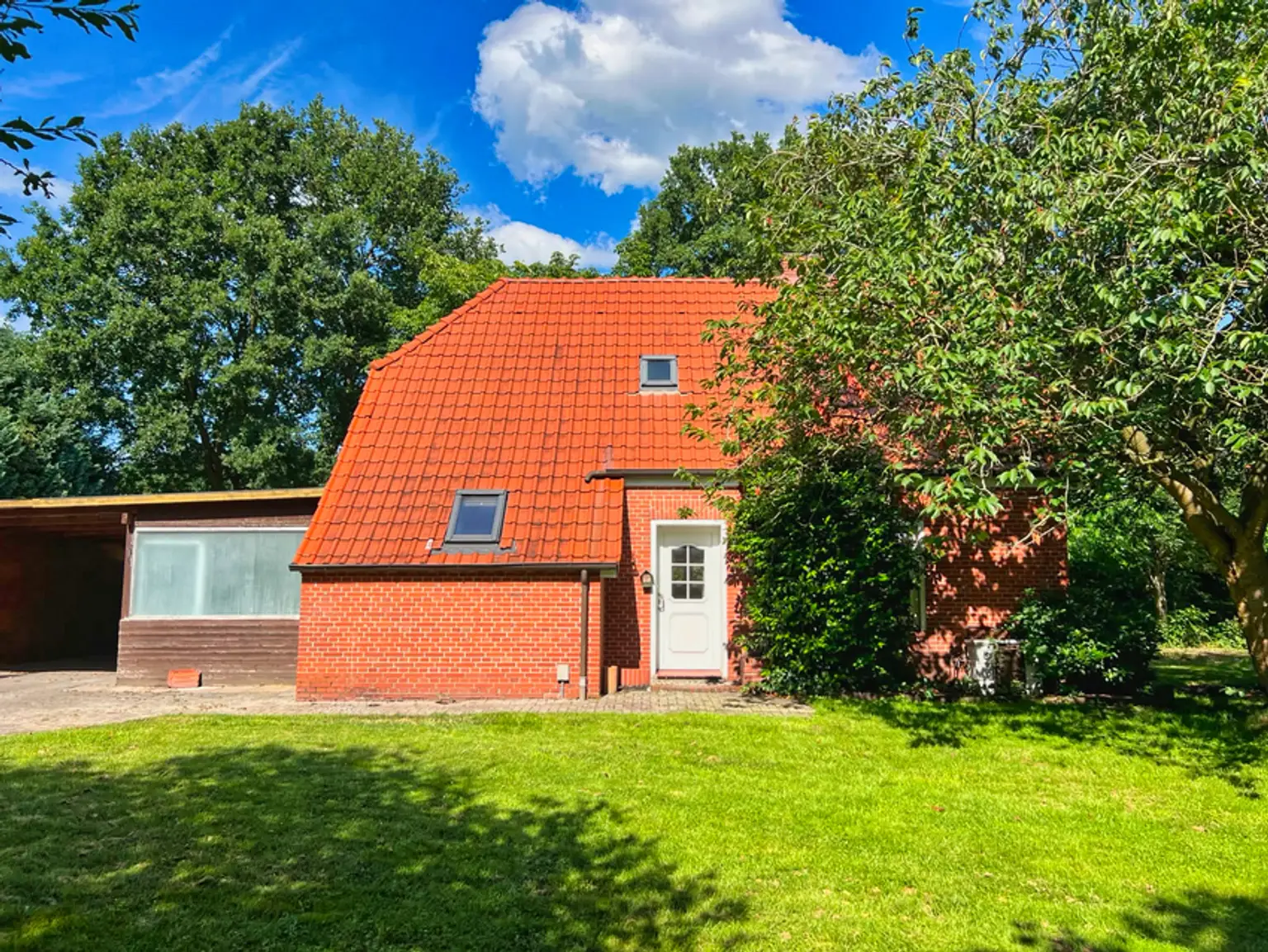 Auf großem Grundstück! Gemütliches EFH für Ihre Familie!