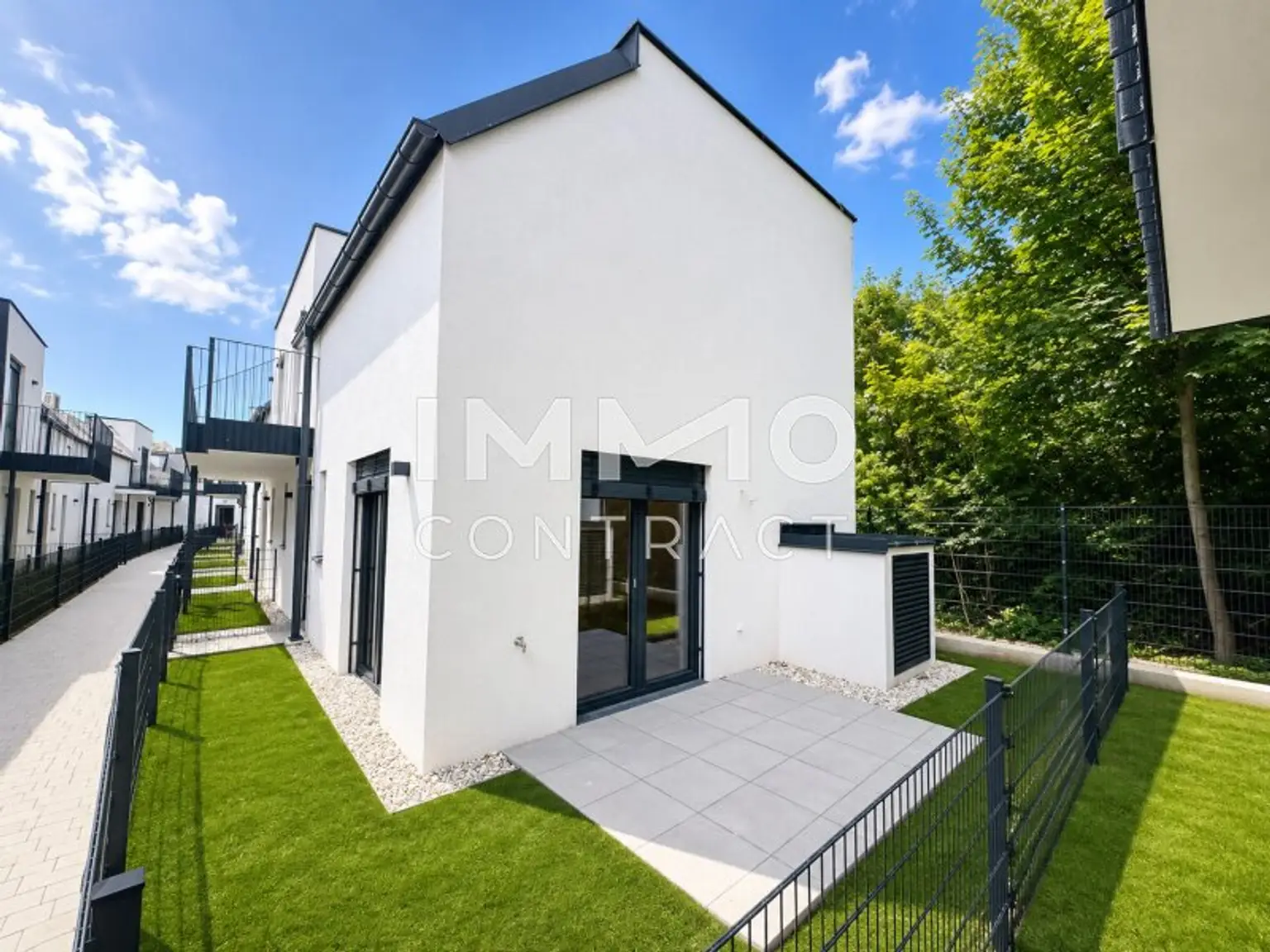 Haus mit Terrasse und Garten