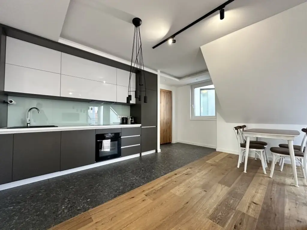 MÖBLIERTE WOHNUNG MIT BALKON - MODERNSTE AUSSTATTUNG
