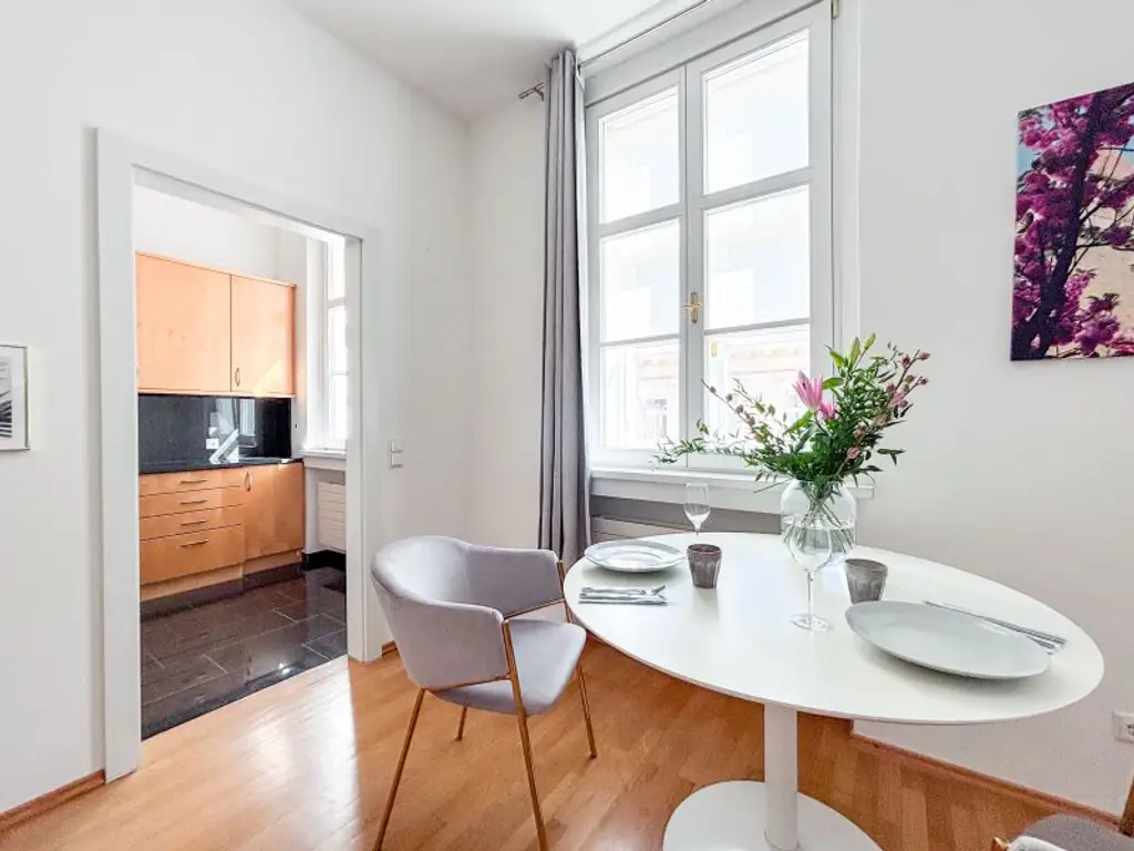 Komplett möblierte, helle Stadtwohnung – Ihr neues Zuhause am Stephansplatz/Graben!