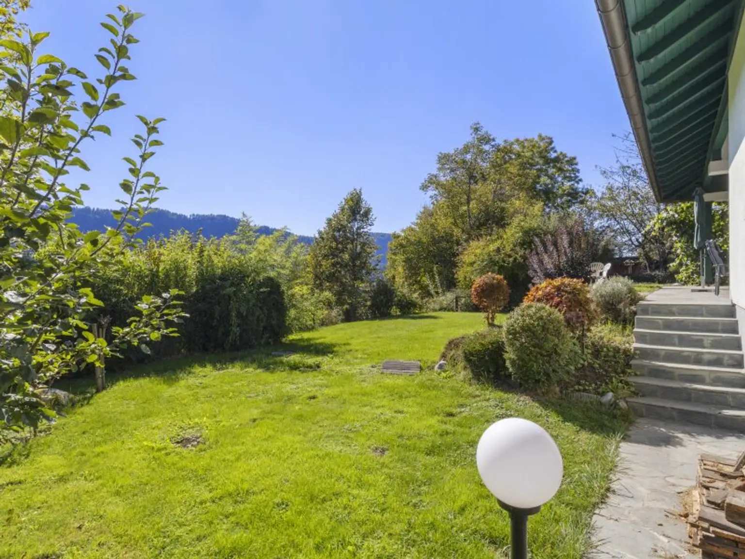 Charmanter und schöner 130m² Architekten-Bungalow in Keutschach Nähe Rauschelesee in Aussichtslage