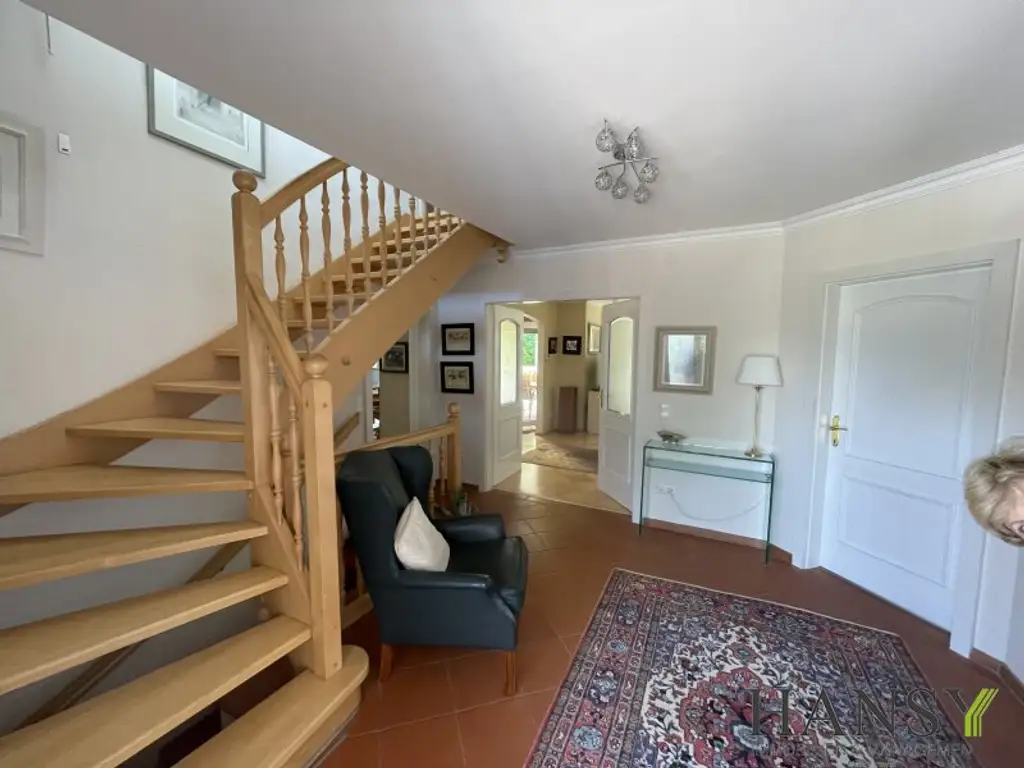 Neuwertiges Traum-Einfamilienhaus in Pfaffstätten: Stil, Pool und Gartenparadies!