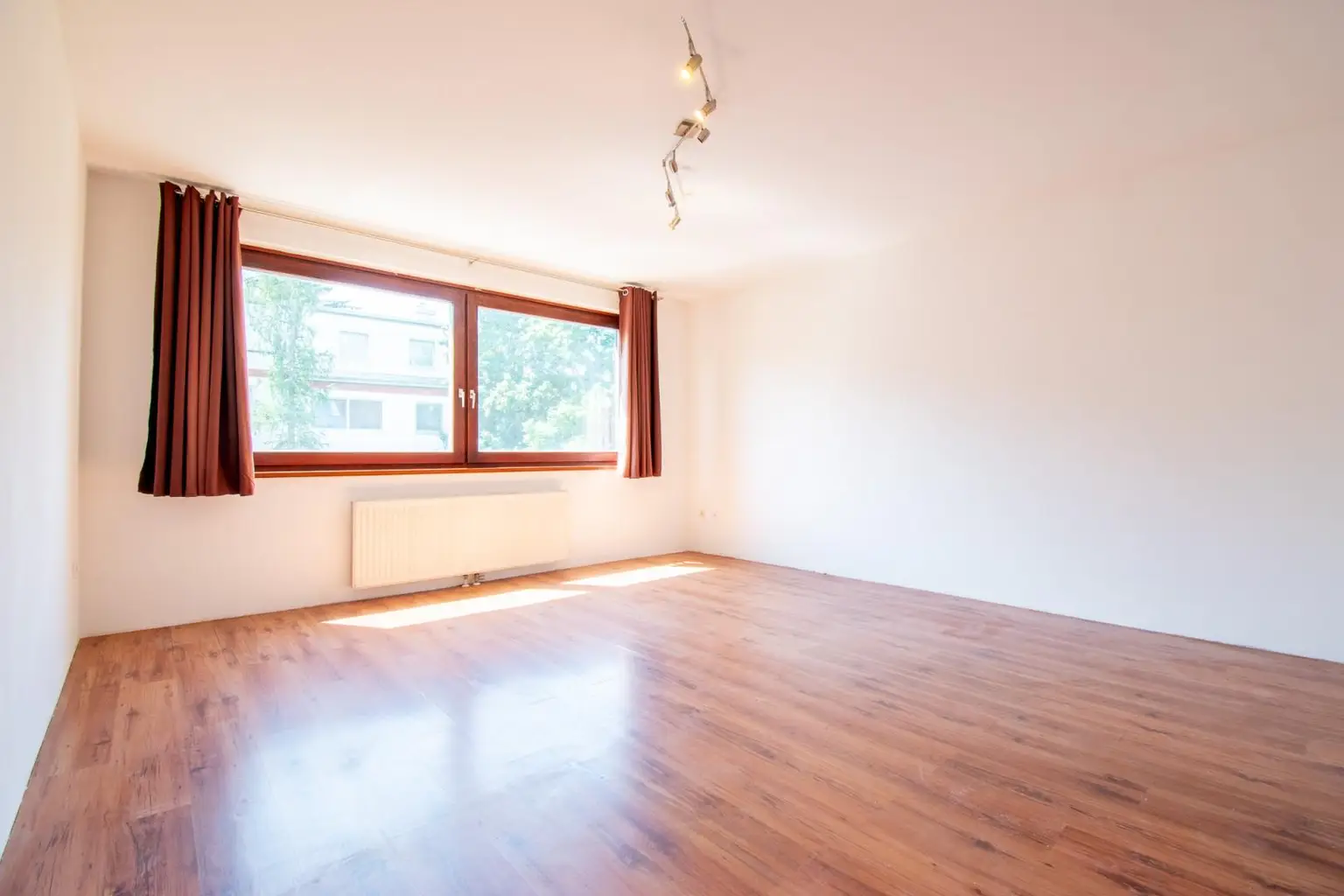 "Ruhelage! 2-Zimmer-Eigentumswohnung mit Loggia!"