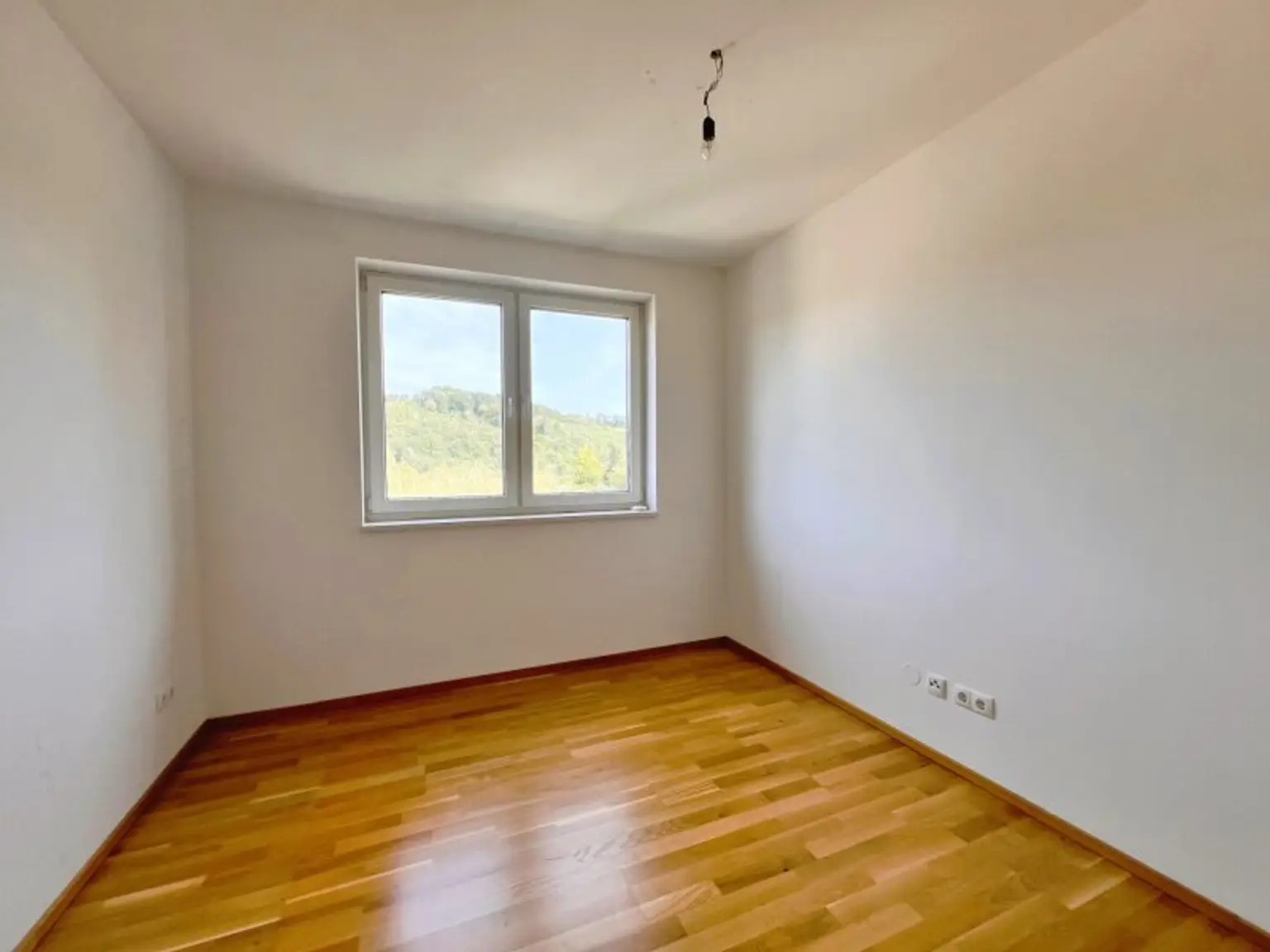 Sulz im Wienerwald- moderne Dachgeschosswohnung am Speckgürtel von Wien!