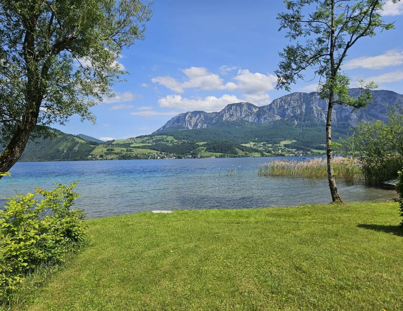 Wohnen, wo andere Urlaub machen - 2-Zimmer-Traumwohnung am Attersee mit Badeplatz