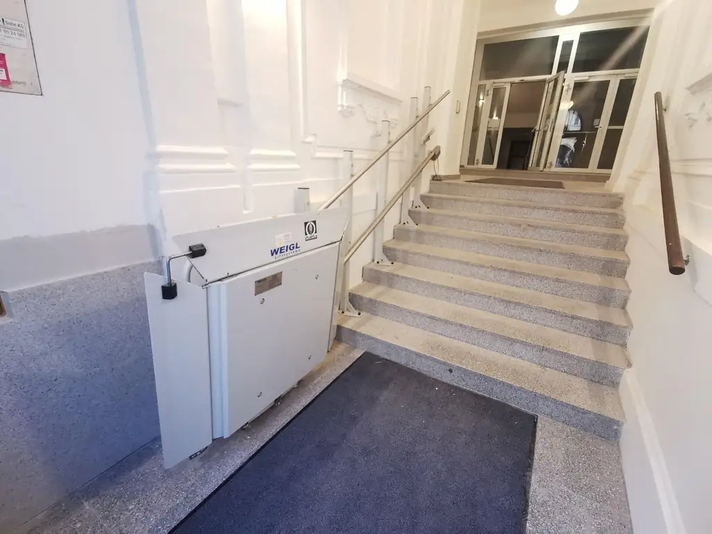 Superschöner Altbau hat Wohnungspaket mit Freiflächen zu vergeben. Anleger & 1 x Eigennutzer.