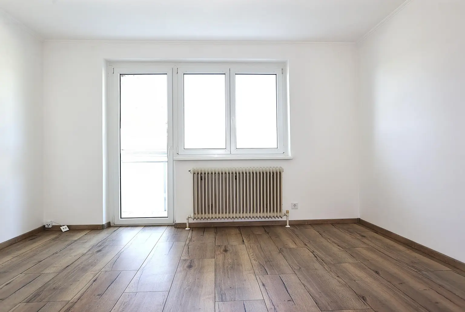 Wohnzimmer mit Balkon