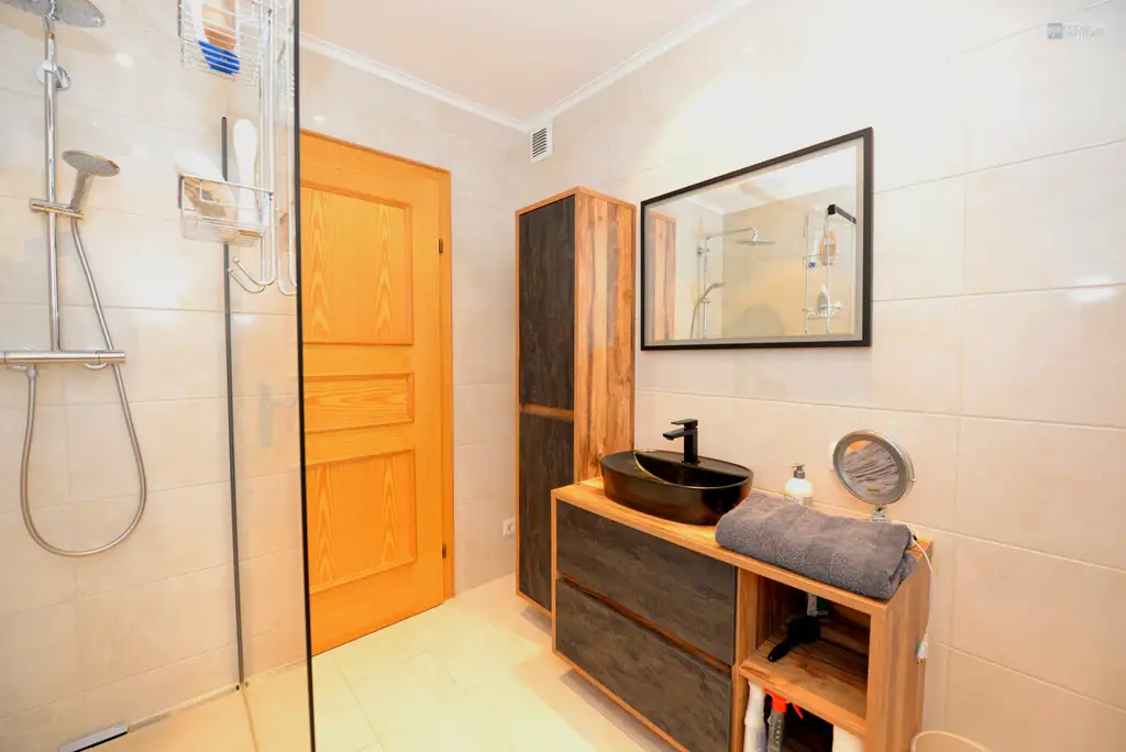 GARTENPARADIES   -  9.000 M² - 
LANDHAUS IN PARKLANDSCHAFT  
NUR 30 MINUTEN VON WIEN