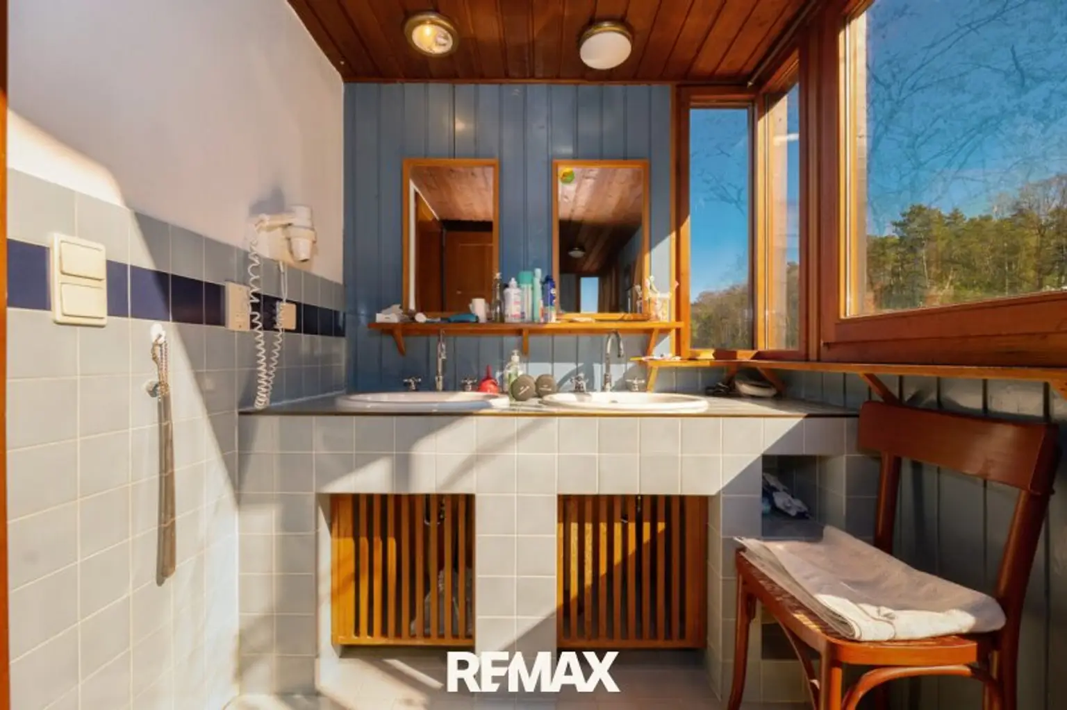 Badezimmer (zwischen EG und OG)