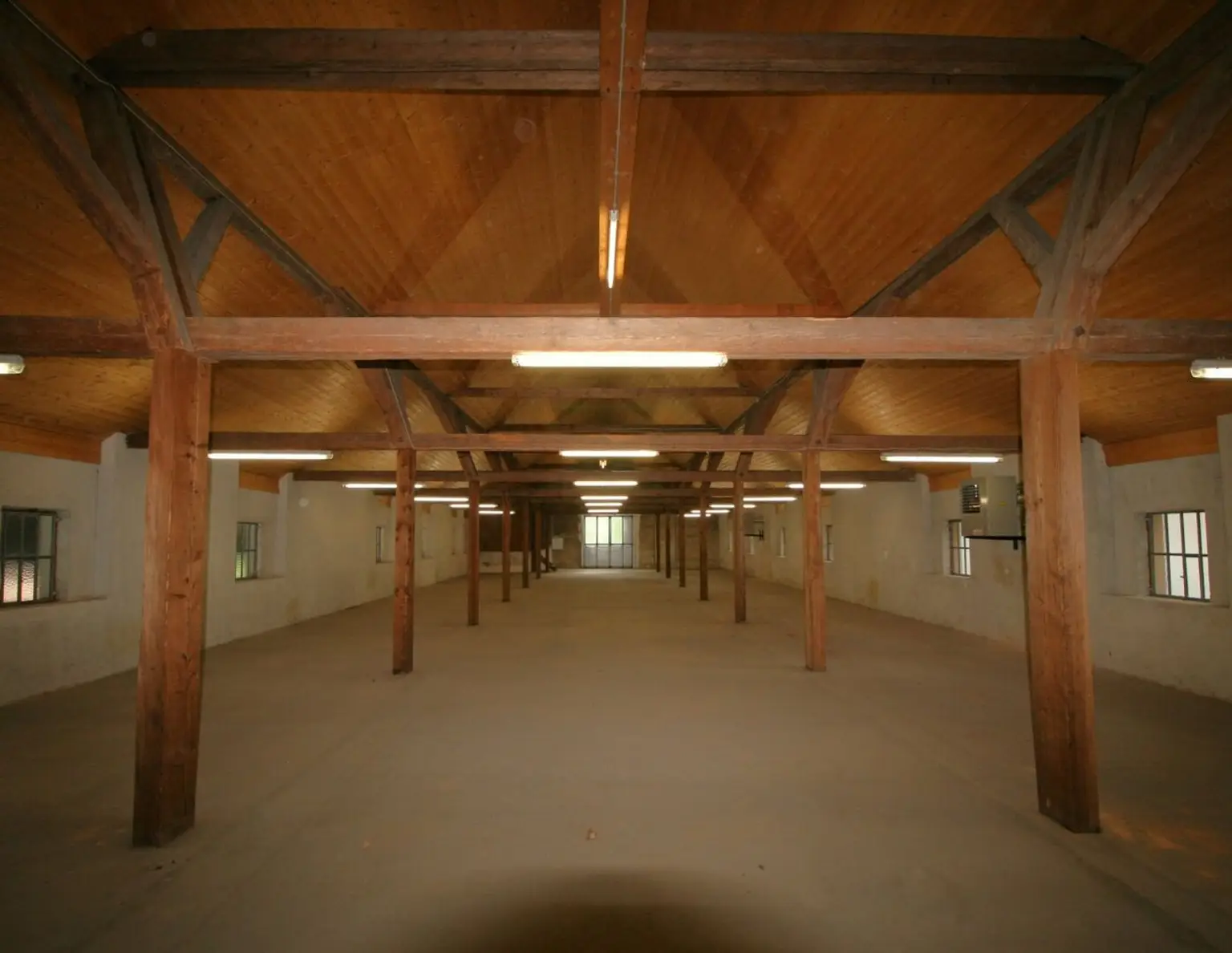 Ausstellungsfläche / Büro mit großzügigen Lagerflächen in Salzburg Nord