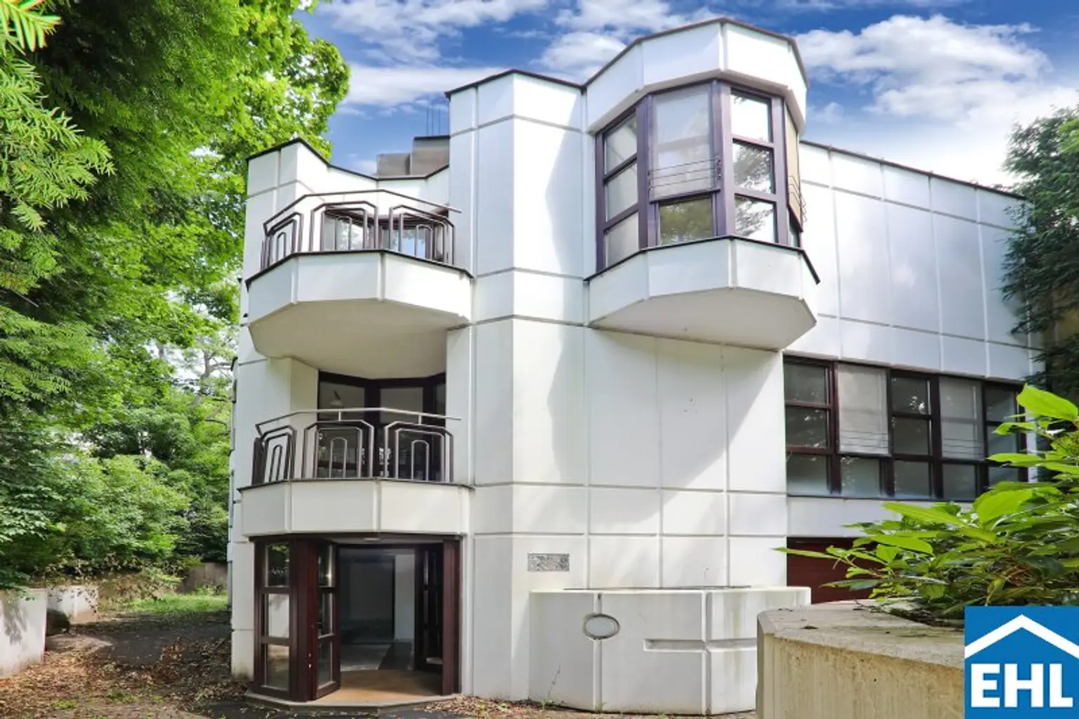 Stilvolle Villa mit Außenpool in exklusiver Grünruhelage des 19. Bezirks