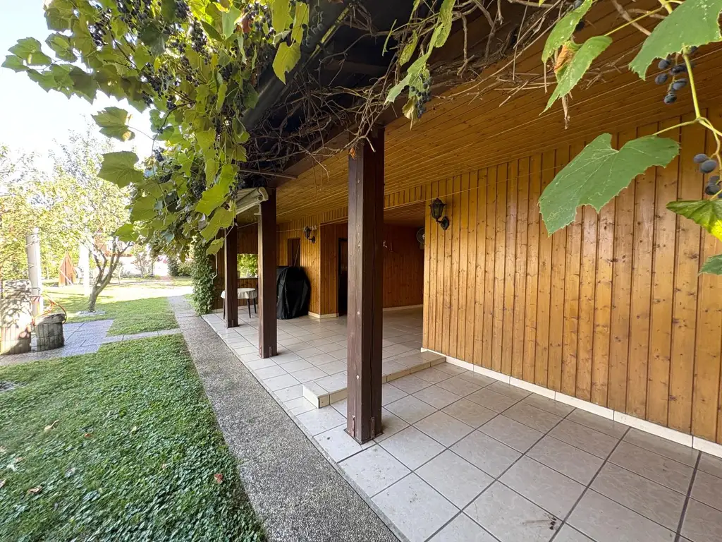 Charmantes Einfamilienhaus mit großem Grundstück und Gartenparadies