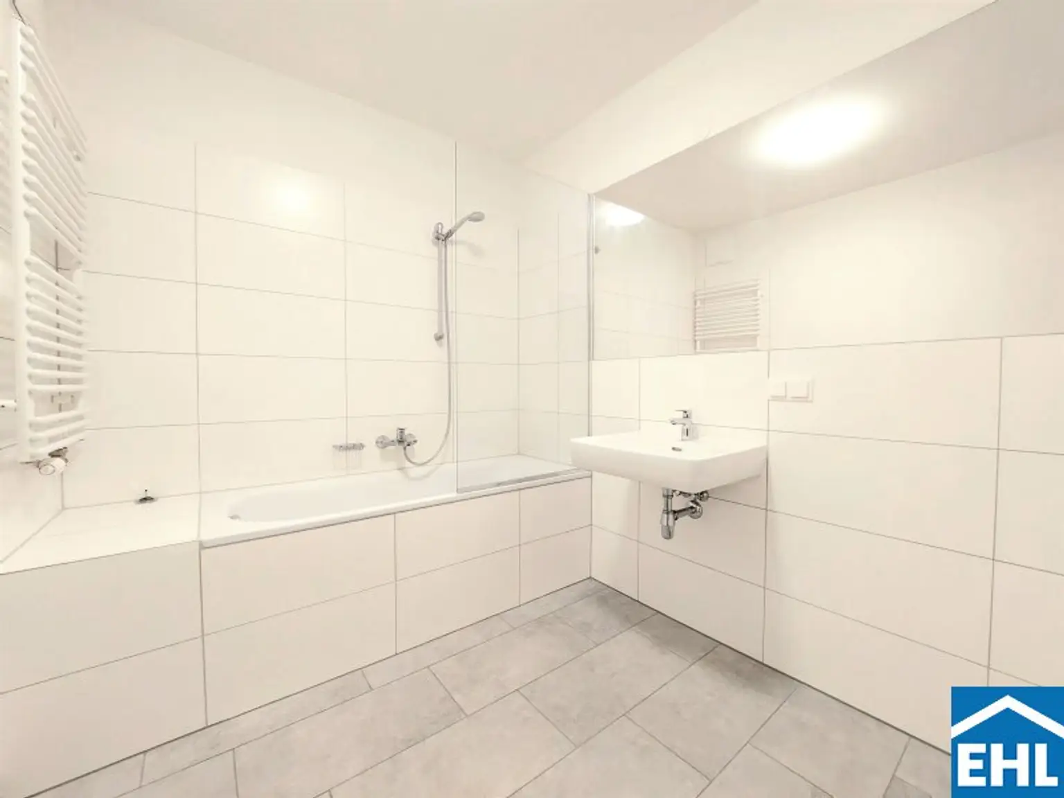 Ideal geschnittene 2-Zimmer Wohnung mit Loggia in U-Bahn-Nähe bei der Messe Wien!